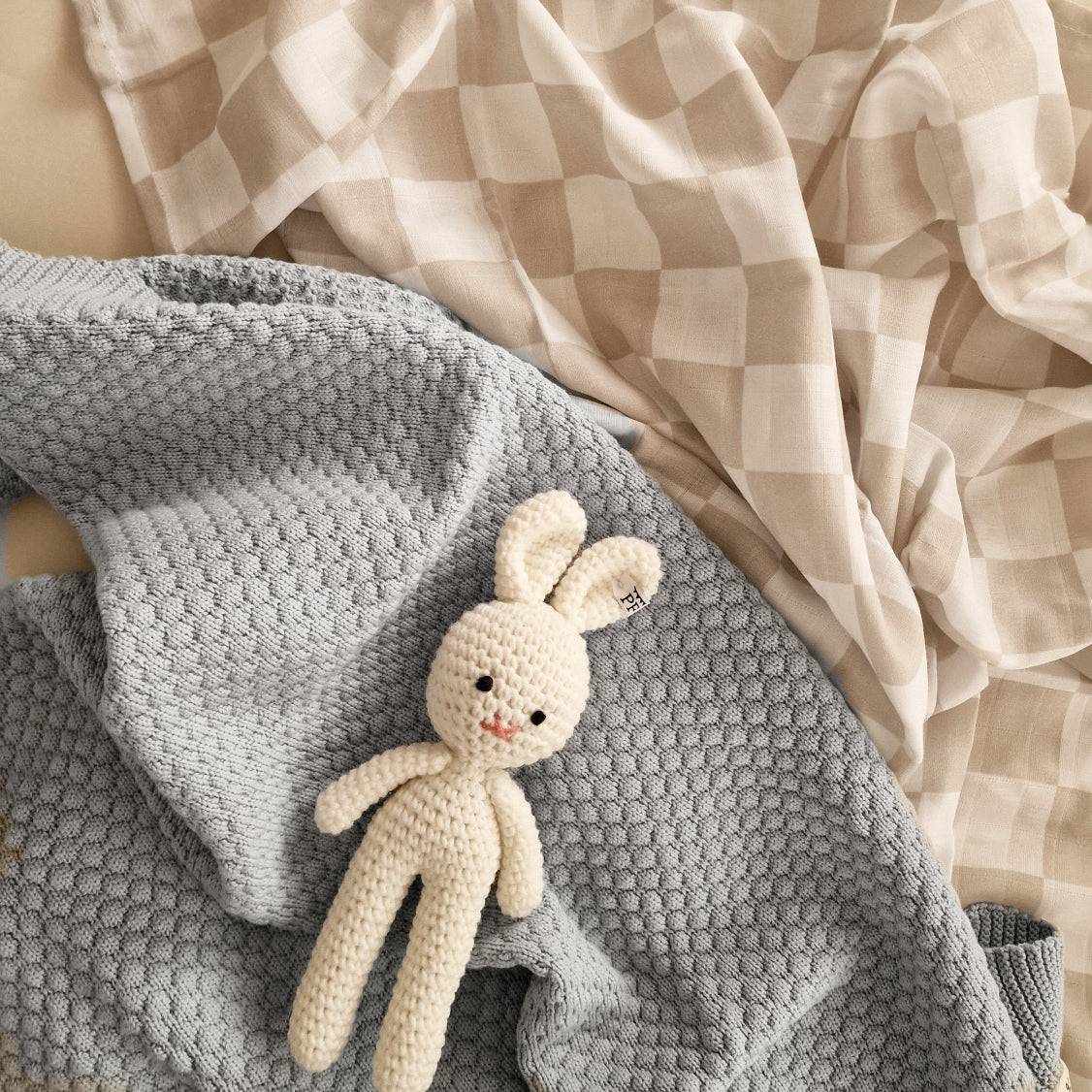 Muslin Swaddle XL - Checkered - Petit Filippe