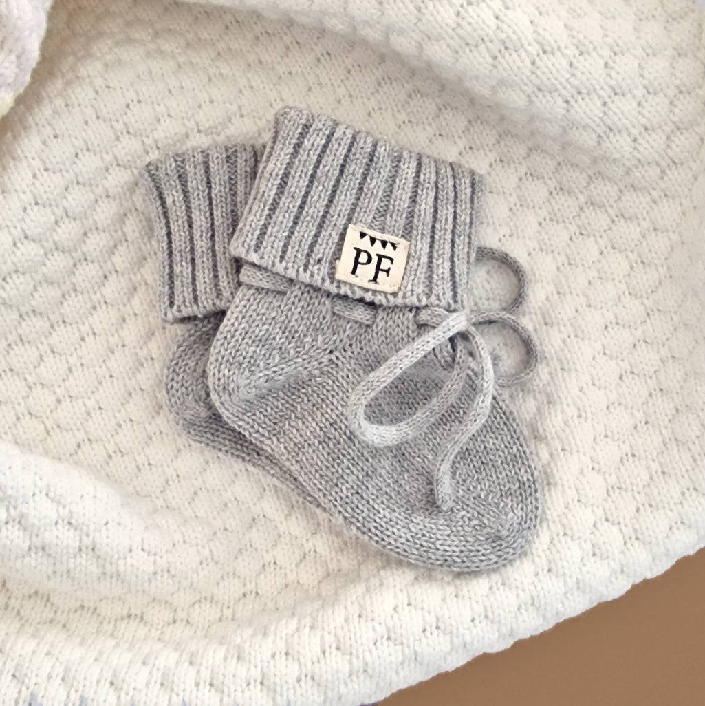 Chaussons pour nouveau-né en coton Gris – Petit Filippe