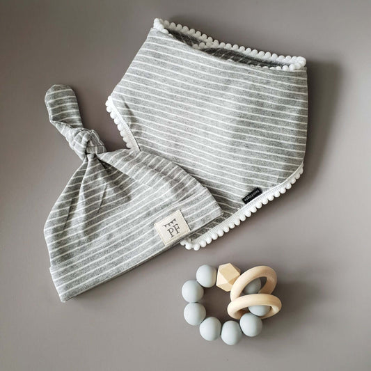 Pom Pom Bib & Knot Hat set - Grey - Petit Filippe