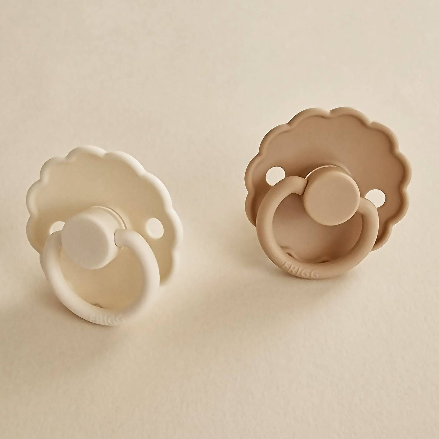 Pacifier Daisy - 2 Pack - Cream & Croissant - Petit Filippe