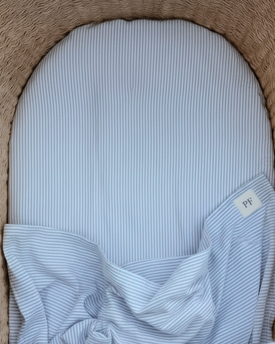 76 x 43 cm - Fitted Sheet to fit our Moses Basket Mattress - Classic Blue Stripe - Petit Filippe