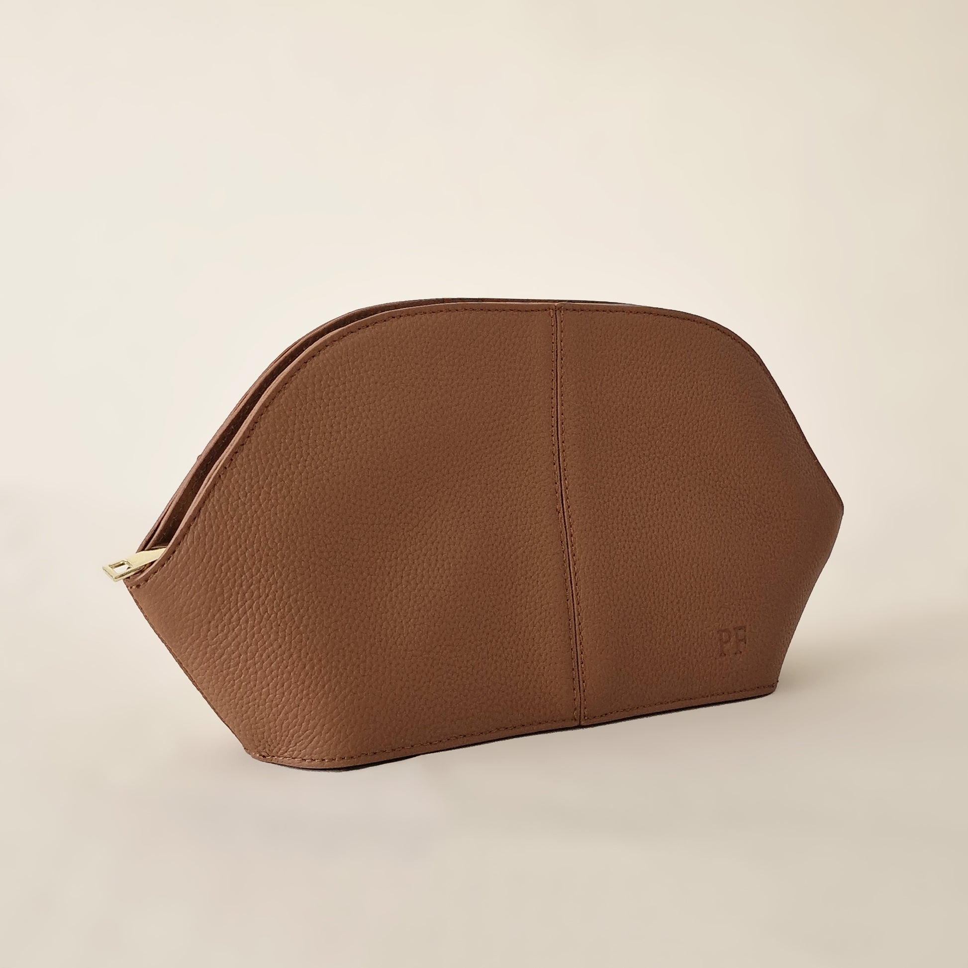 Pochette marron cuivré en crochet avec une fermeture éclaire - Un grand Pochette marron cuivré en crochet avec une fermeture éclaire - Un grand