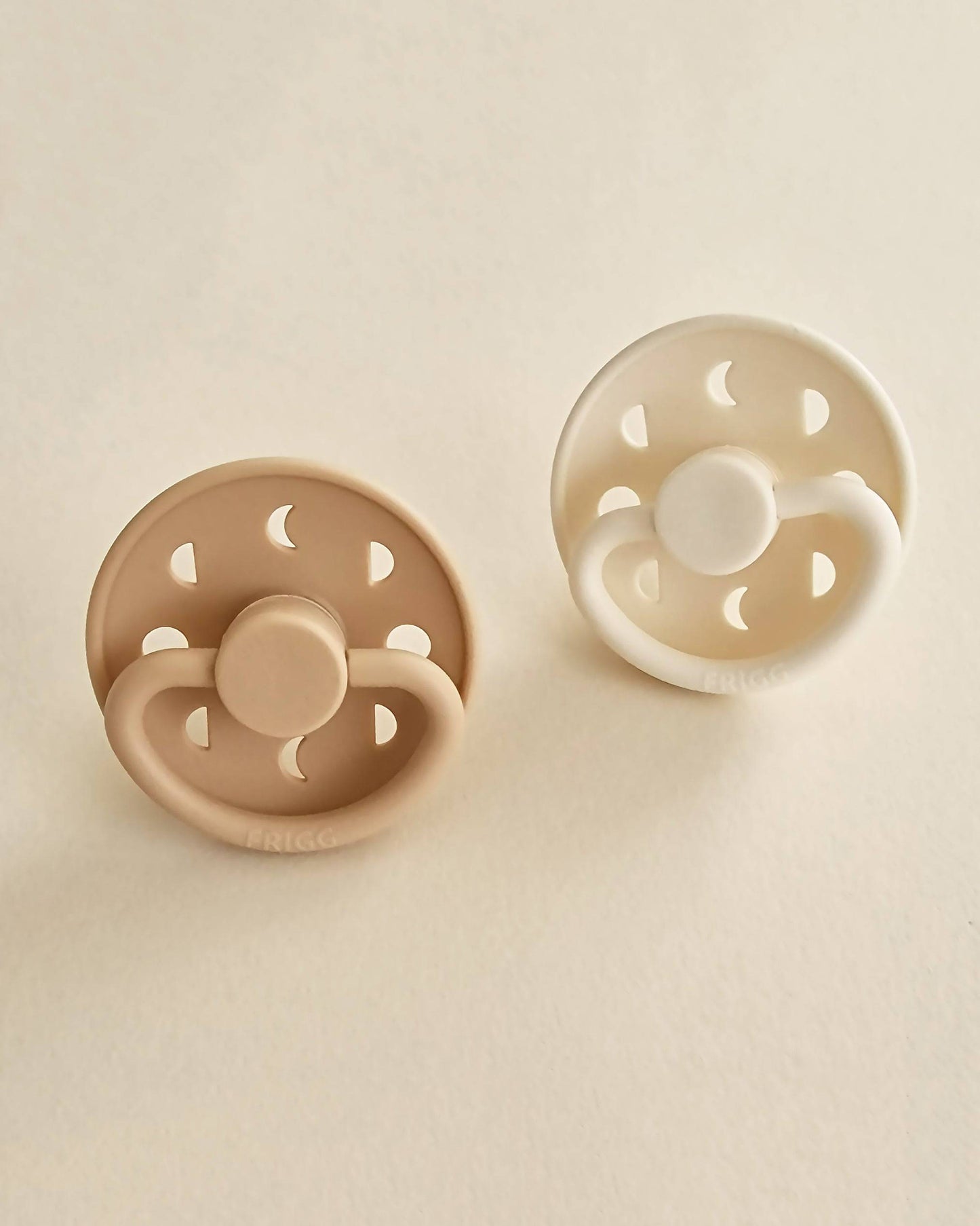 Frigg Pacifier Moon - 2 Pack - Cream & Croissant - Petit Filippe