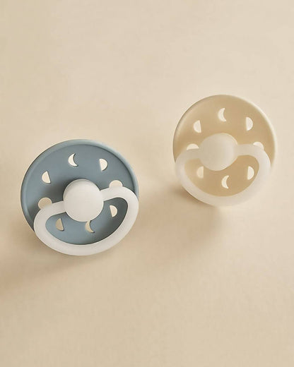 Frigg Pacifier Moon Night - 2 Pack - Stone Blue & Cream - Petit Filippe