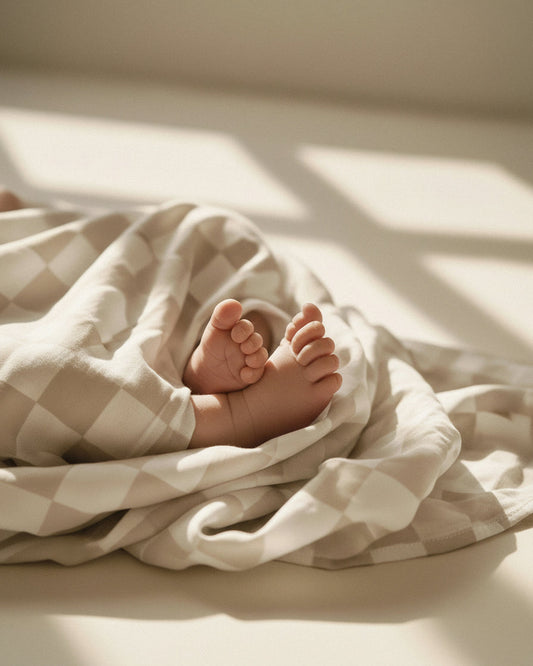 Muslin Swaddle XL - Checkered - Petit Filippe